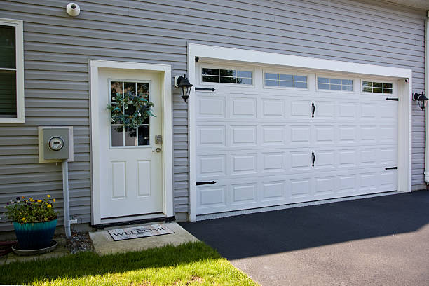 24/7 Emergency Garage Door Panel Replacement experts in Benton, LA